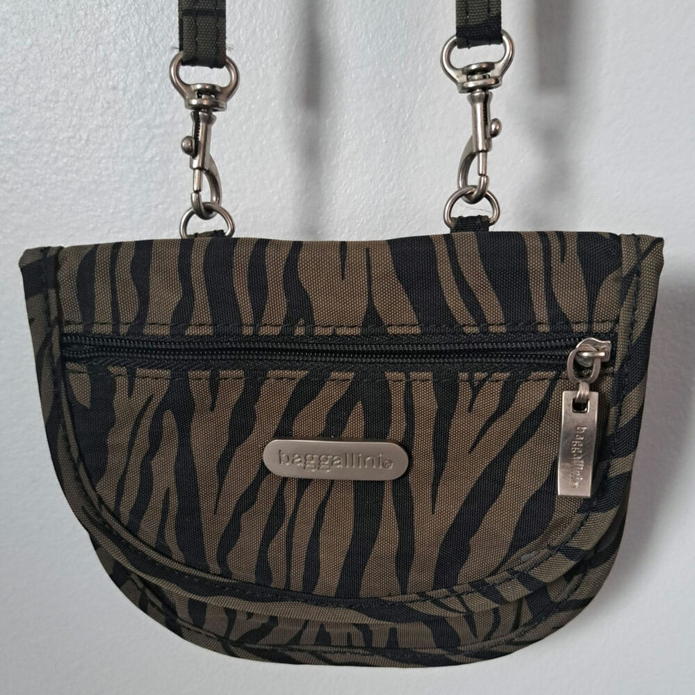 Baggallini Crossbody Teenee Phone Bagg
Green and Black Zebra Print